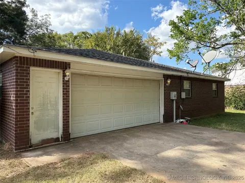 Exterior - 215 E Leecraft, Colbert, OK 74733 photo 5 of 6