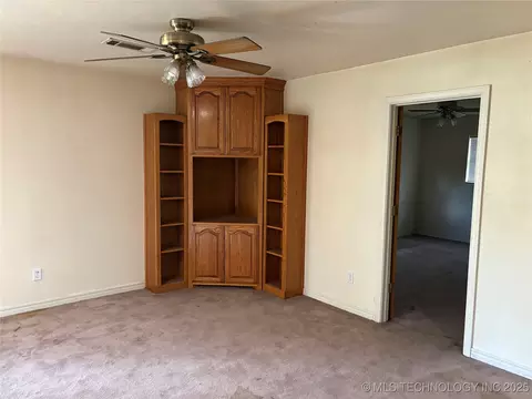 Living - 215 E Leecraft, Colbert, OK 74733 photo 6 of 9