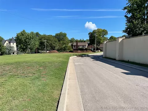 1251 E 28th St, Tulsa, OK 74114 photo 3