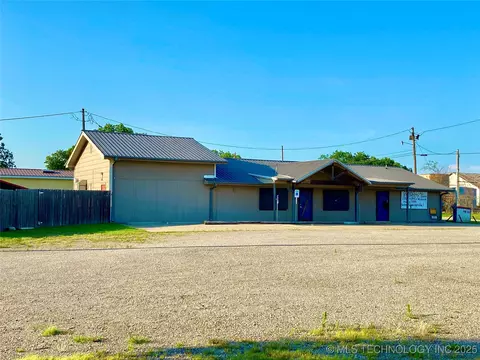 711 N Steele Ave, Cushing, OK 74023 photo 1