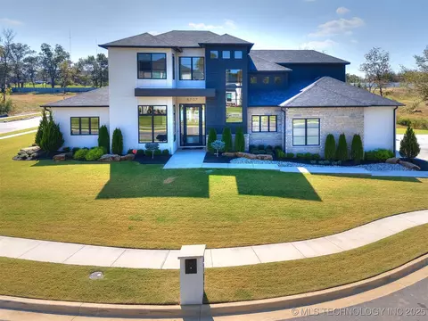 8707 Elgin St, Broken Arrow, OK 74014