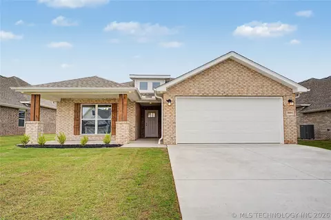 2064 E 129th Pl S, Jenks, OK 74037
