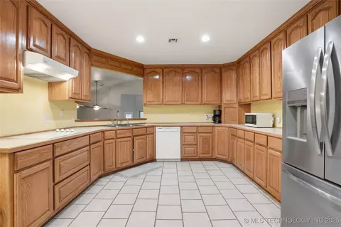 Kitchen - 175 S 428 Rd, Pryor, OK 74361 photo 1 of 4
