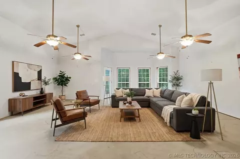 Living - 175 S 428 Rd, Pryor, OK 74361 photo 9 of 10