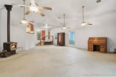 Living - 175 S 428 Rd, Pryor, OK 74361 photo 1 of 10