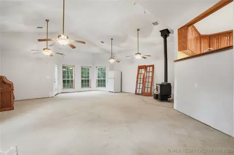 Living - 175 S 428 Rd, Pryor, OK 74361 photo 6 of 10