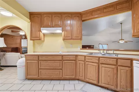 Kitchen - 175 S 428 Rd, Pryor, OK 74361 photo 4 of 4