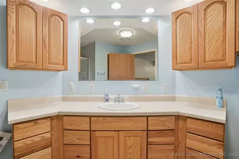Bath - 175 S 428 Rd, Pryor, OK 74361 photo 1 of 2