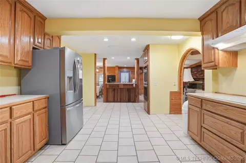 Kitchen - 175 S 428 Rd, Pryor, OK 74361 photo 2 of 4