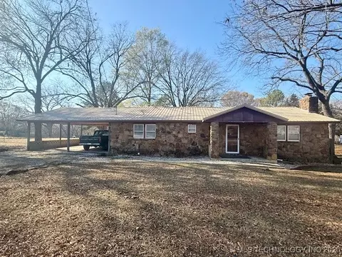 103796 S 407 Rd, Henryetta, OK 74438