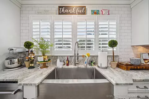 Kitchen - 1300 E 7th St, Okmulgee, OK 74447 photo 6 of 8