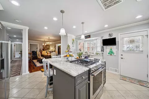 Kitchen - 1300 E 7th St, Okmulgee, OK 74447 photo 7 of 8