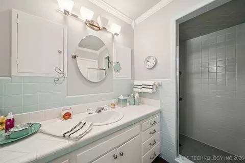 Bath - 1300 E 7th St, Okmulgee, OK 74447 photo 5 of 6