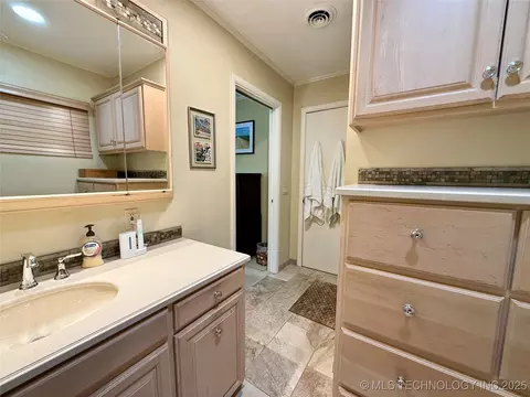 2911 E 37th St, Tulsa, OK 74105 photo 31