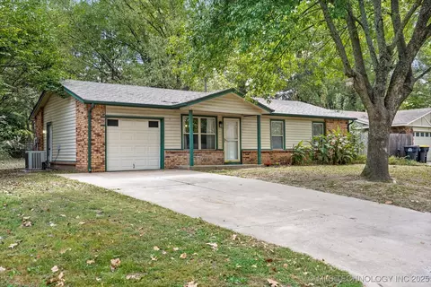 13657 S 285th East Ave, Coweta, OK 74429