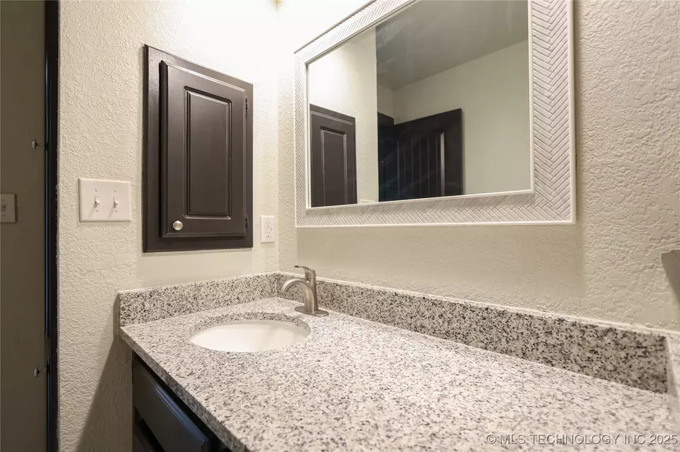 Bath - 1803 Lakeview, Sulphur, OK 73086 photo 2 of 4