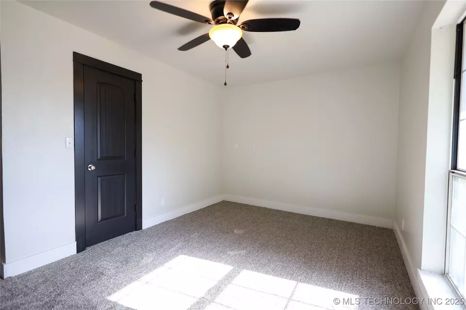 Bedroom - 1803 Lakeview, Sulphur, OK 73086 photo 2 of 2