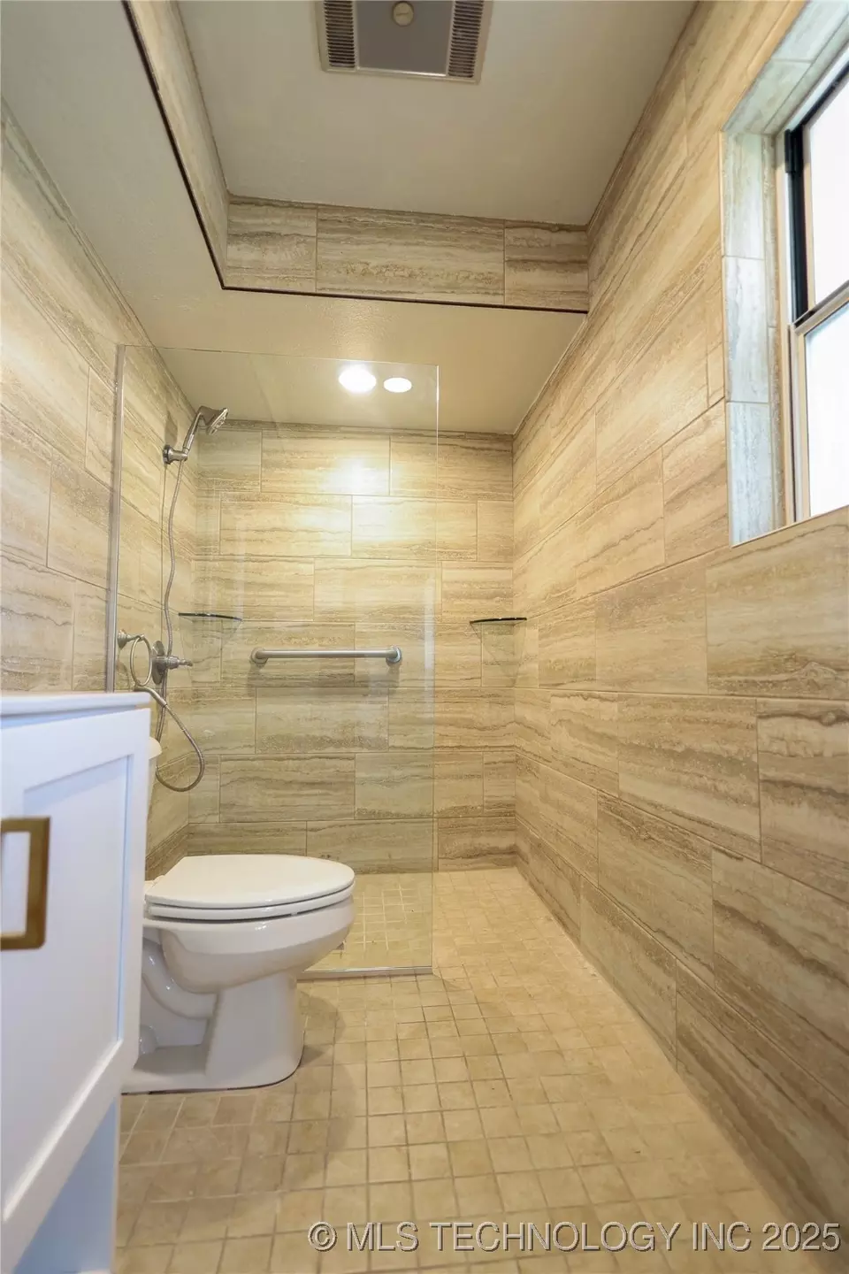 Bath - 1803 Lakeview, Sulphur, OK 73086 photo 4 of 4