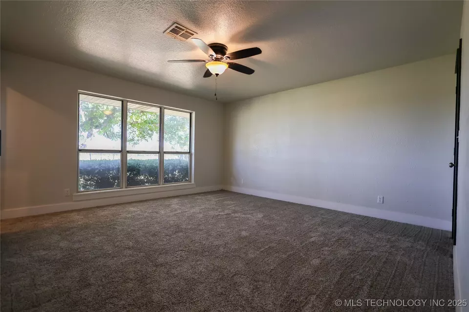 Living - 1803 Lakeview, Sulphur, OK 73086 photo 5 of 5