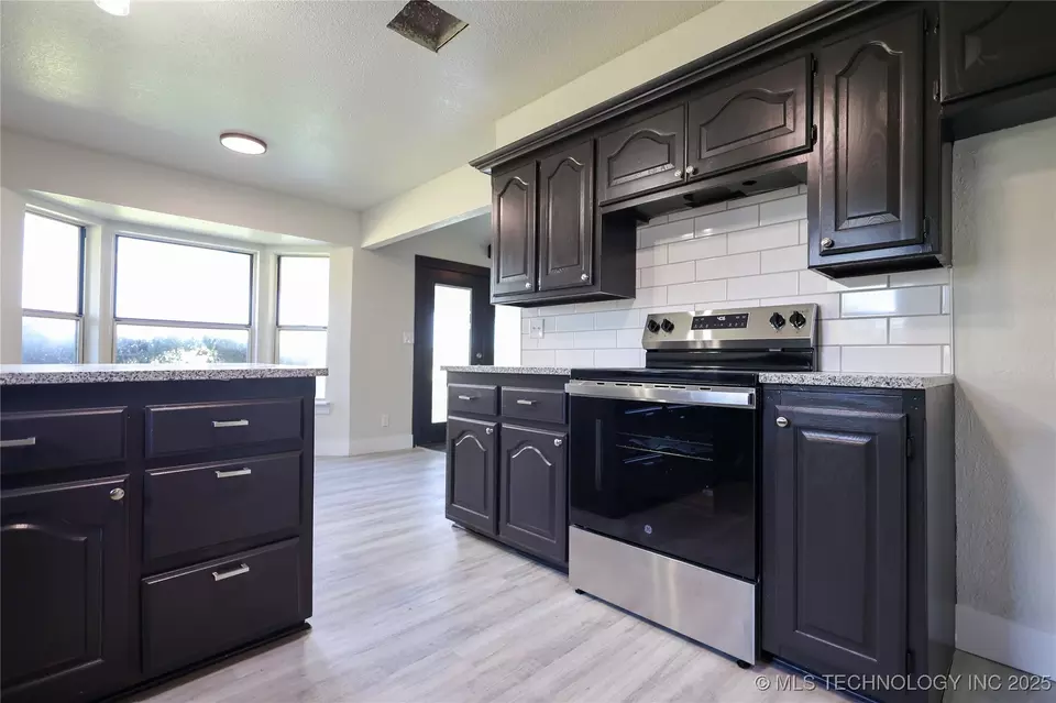 Kitchen - 1803 Lakeview, Sulphur, OK 73086 photo 4 of 4