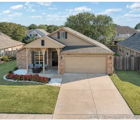 11804 E 102nd St N, Owasso, OK 74055