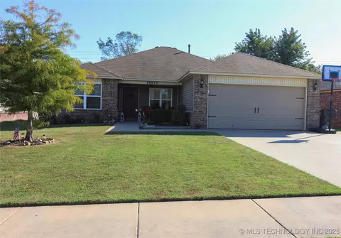 28070 E 150th Pl S, Coweta, OK 74429
