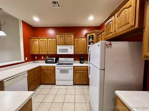 8202 E 74th Ct, Tulsa, OK 74133 photo 12