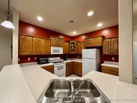 8202 E 74th Ct, Tulsa, OK 74133 photo 11