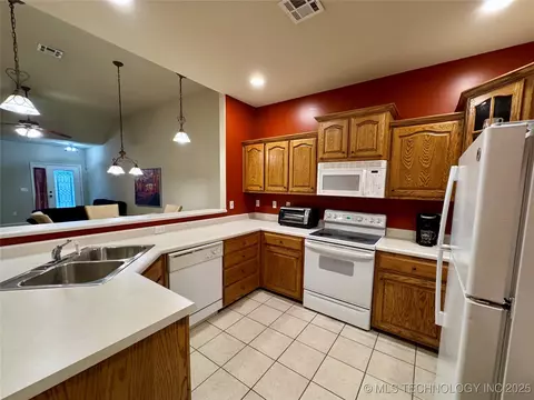 8202 E 74th Ct, Tulsa, OK 74133 photo 13