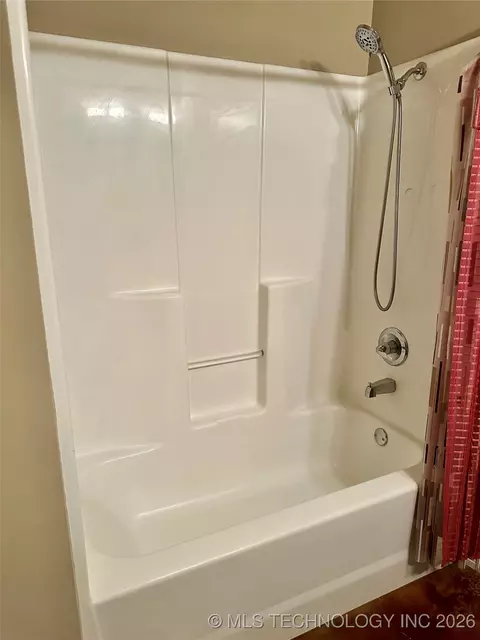 Bath - 415664 E 1093 Rd E, Checotah, OK 74426 photo 6 of 6