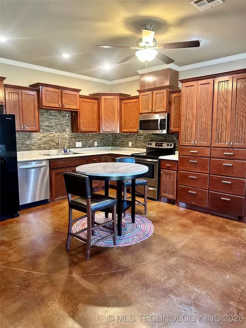 Kitchen - 415664 E 1093 Rd E, Checotah, OK 74426 photo 1 of 5