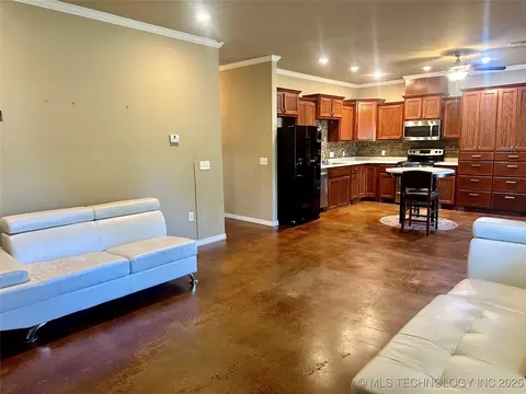 Living - 415664 E 1093 Rd E, Checotah, OK 74426 photo 2 of 2