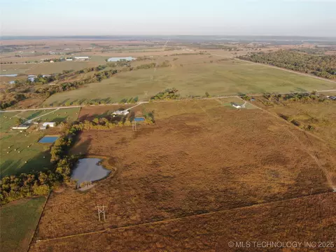 70 N 300 Rd, Okmulgee, OK 74447