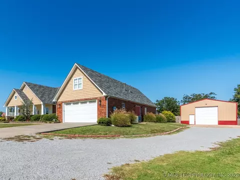 450 Twin Creeks Ln, Pryor, OK 74361