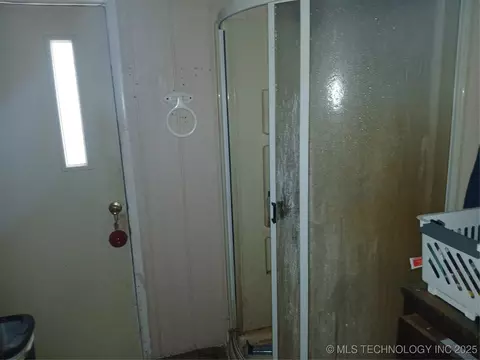 1079 Harbor Dr, Checotah, OK 74426 photo 9