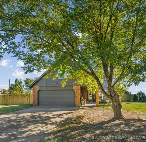 11633 S 267th East Ave, Coweta, OK 74429