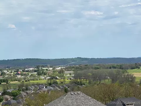 809 Ridgeview Dr, Tahlequah, OK 74464