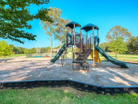 230 Patriot Pointe, Eufaula, OK 74432 photo 5