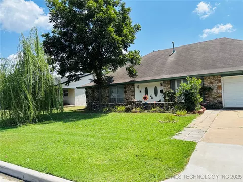 9314 E 40th Pl, Tulsa, OK 74145 photo 1