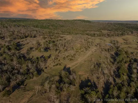 E 1860 Road, Moyers, OK 74557