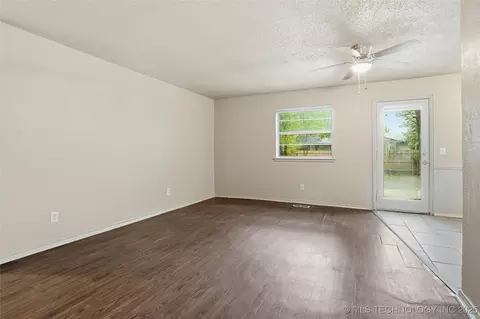 11502 E 37th St, Tulsa, OK 74146 photo 3