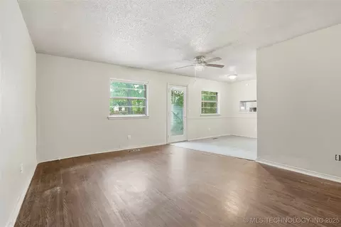 11502 E 37th St, Tulsa, OK 74146 photo 4