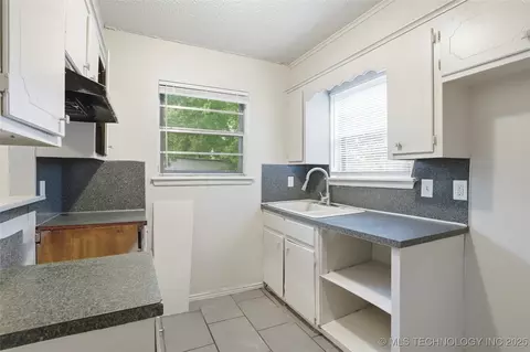 11502 E 37th St, Tulsa, OK 74146 photo 9