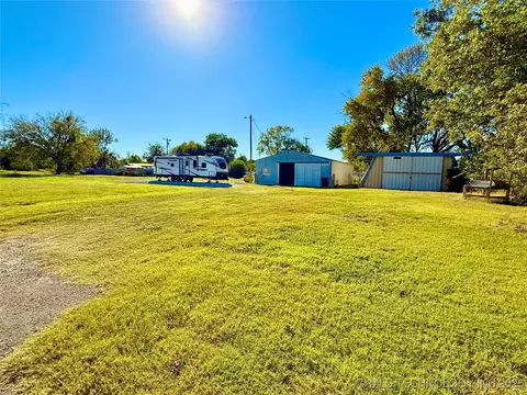 704 E 2nd Ave, Warner, OK 74469