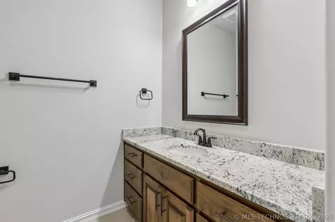 Bath - 2841 E 144th Pl S, Bixby, OK 74008 photo 5 of 6
