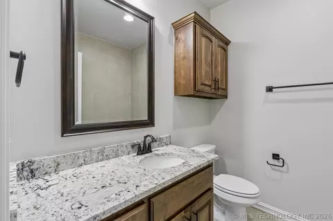 Bath - 2841 E 144th Pl S, Bixby, OK 74008 photo 3 of 6