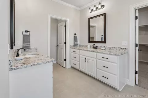 Bath - 2841 E 144th Pl S, Bixby, OK 74008 photo 1 of 6