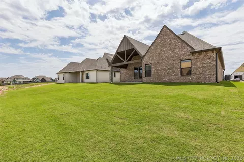 Exterior - 2841 E 144th Pl S, Bixby, OK 74008 photo 4 of 6