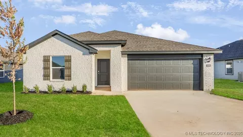 8606 El Paso St, Broken Arrow, OK 74014
