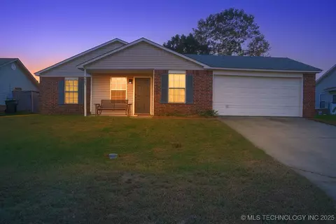 1907 N Chambers Ave, Claremore, OK 74017